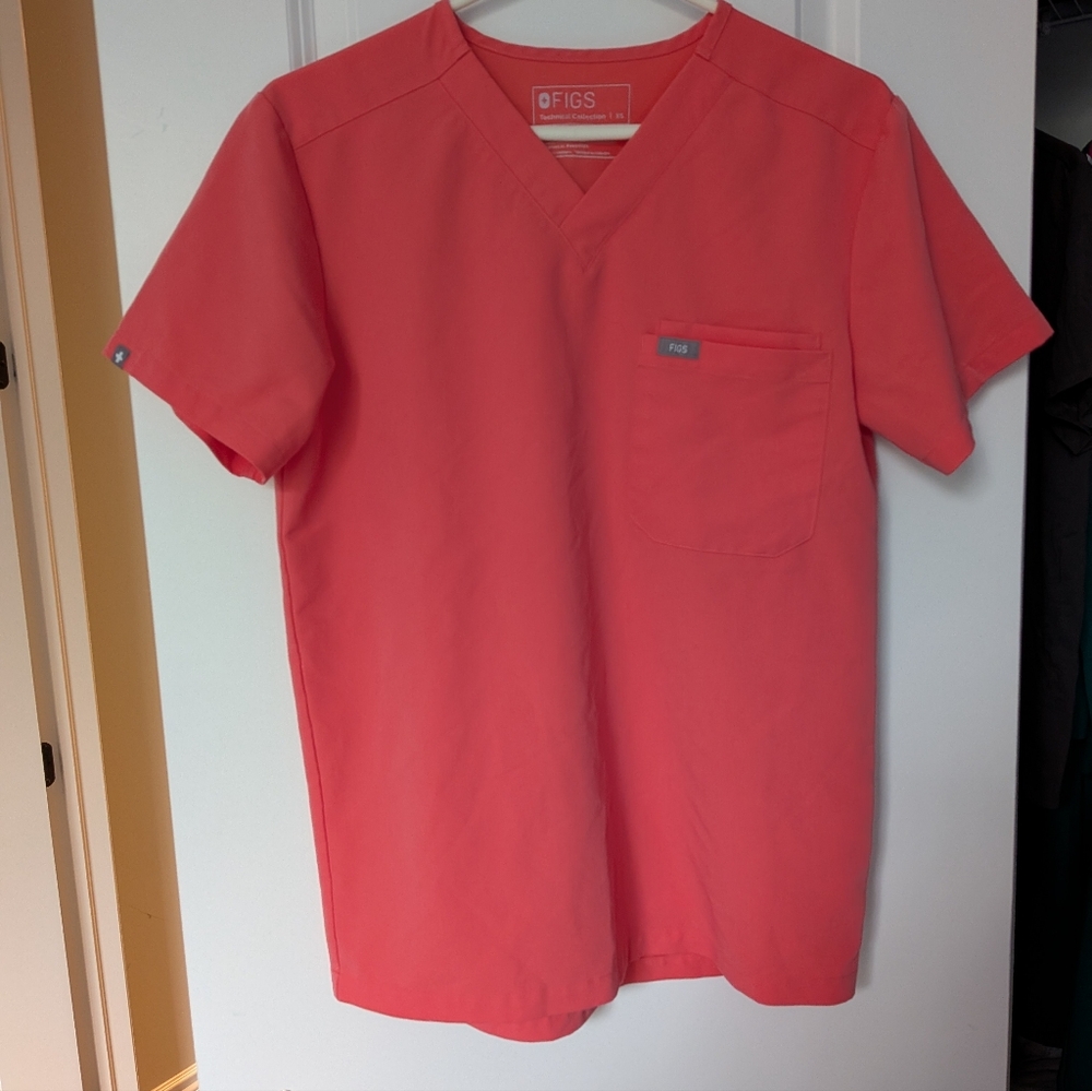 Figs Men's Leon Scrub Top Coral XS